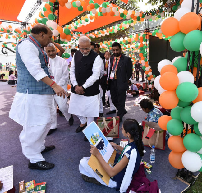 The Prime Minister, Shri Narendra Modi with the participants of Painting Contest at the Asian Ministerial Conference on Disaster Risk Reduction, in New Delhi on November 03, 2016. The Union Home Minister, Shri Rajnath Singh is also seen.